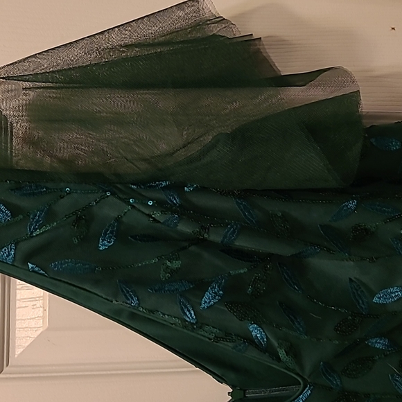 Forest green sequin and tulle gown - Picture 2 of 6